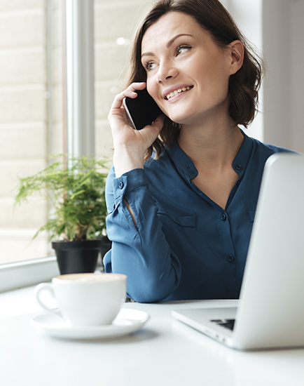 Telefonkontakt Bild von Frau die telefoniert